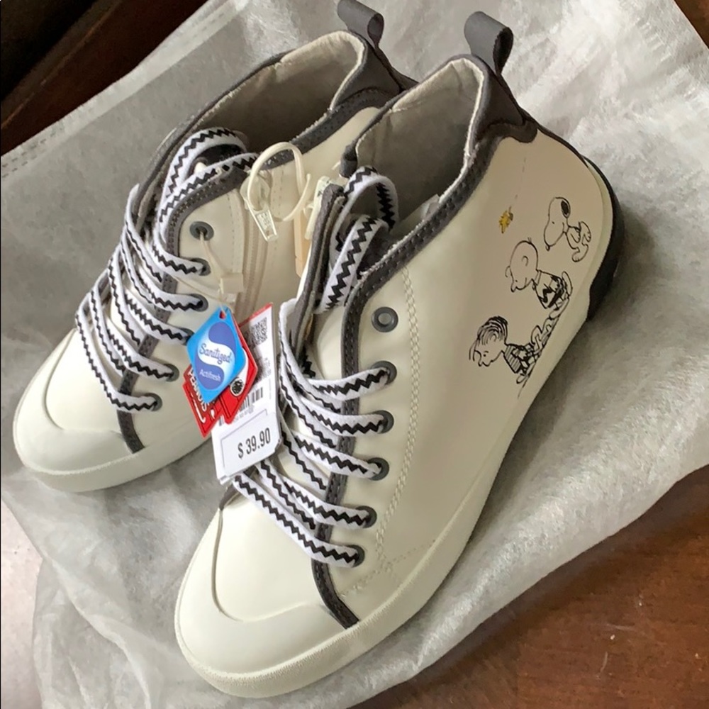 Zara Kids boys Peanuts Snoopy Shoes Sneakers  36/37 US 5 NWT